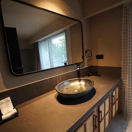 Icon Sovalye Island Szálloda