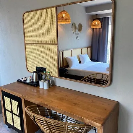 Icon Sovalye Island *