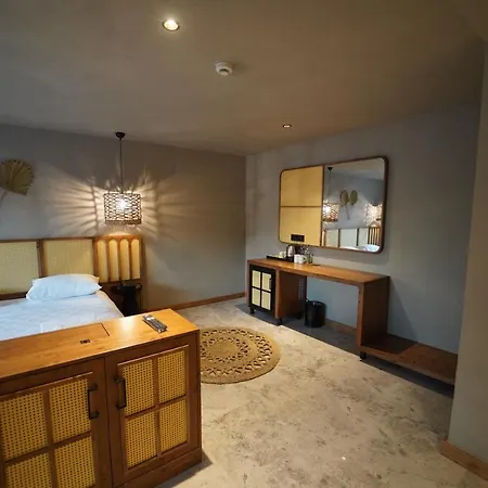 Icon Sovalye Island *